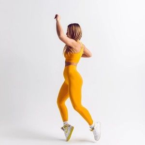 nwot set x madelyn cline leggings🌼